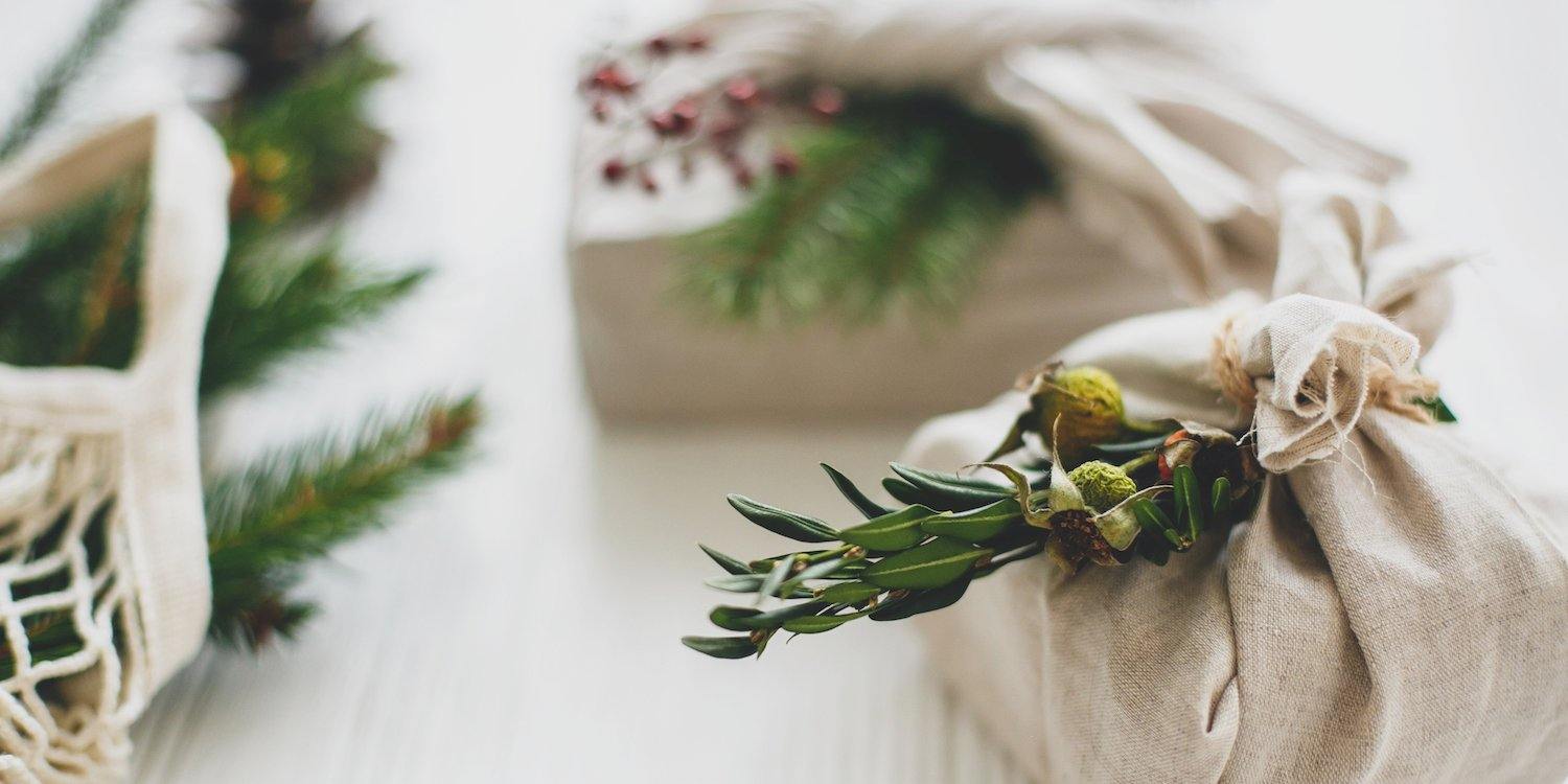 Easy Sustainable Alternatives to Christmas Wrapping Paper